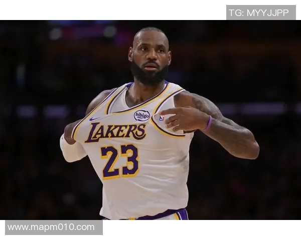 勒布朗-詹姆斯慷慨捐助贫困地区，受到赞誉和尊敬